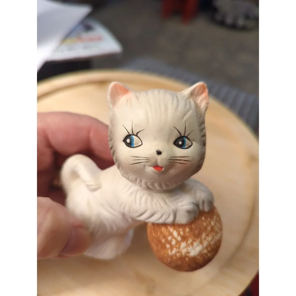 1950s Vintage Chadwick White Porcelain Kitten Cat with Ball of Yarn Figurine